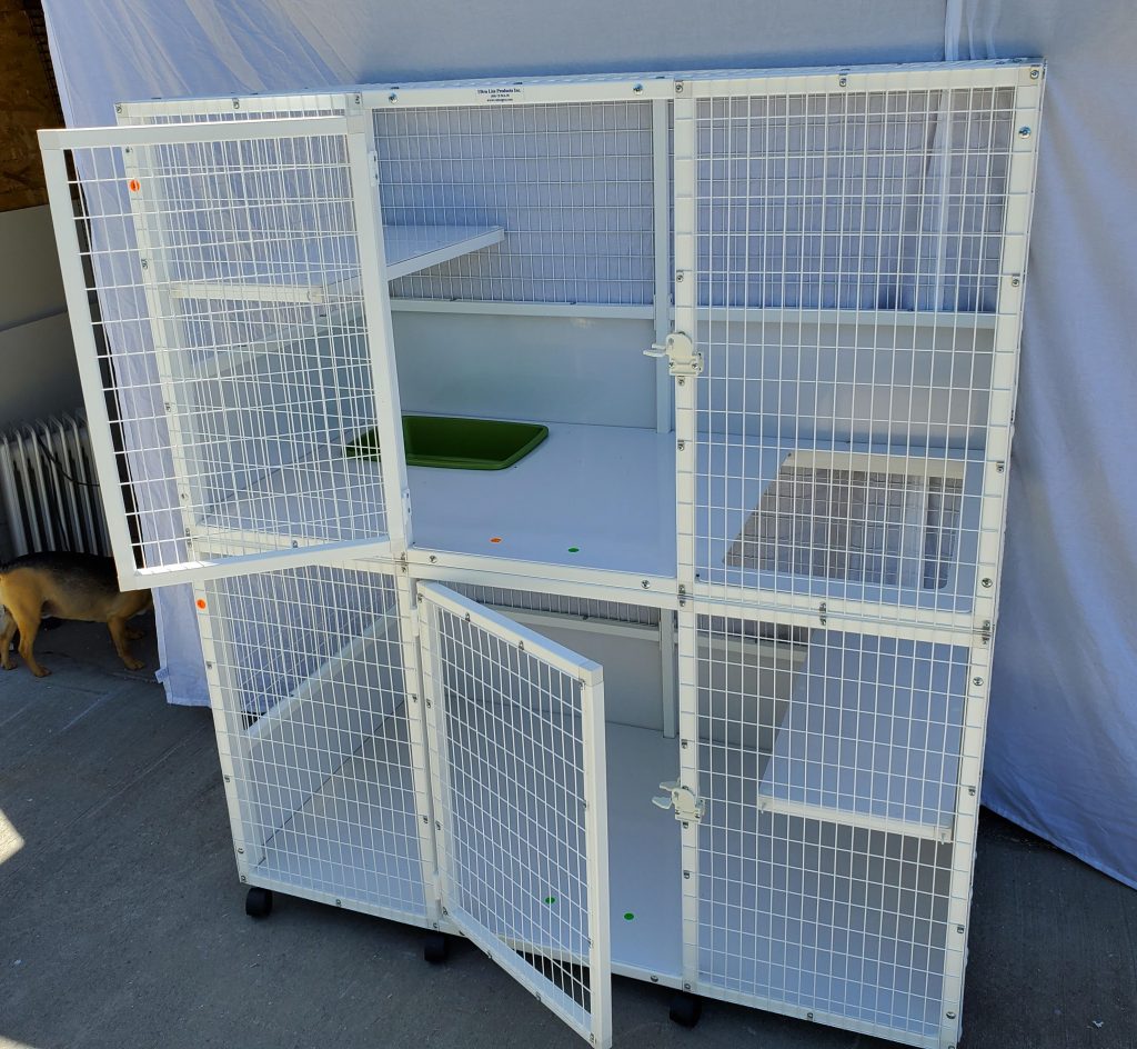 KITTY CONDO MODEL 520-S