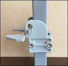 Load image into Gallery viewer, Vinyl Latch