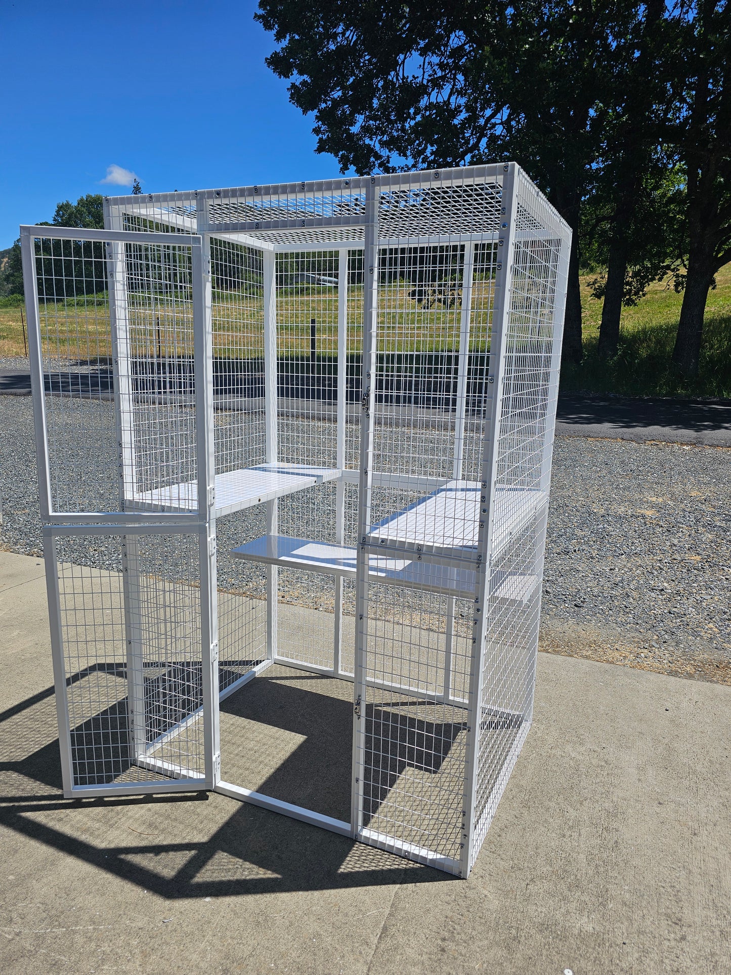 WALK-IN ENCLOSURE MODEL 510