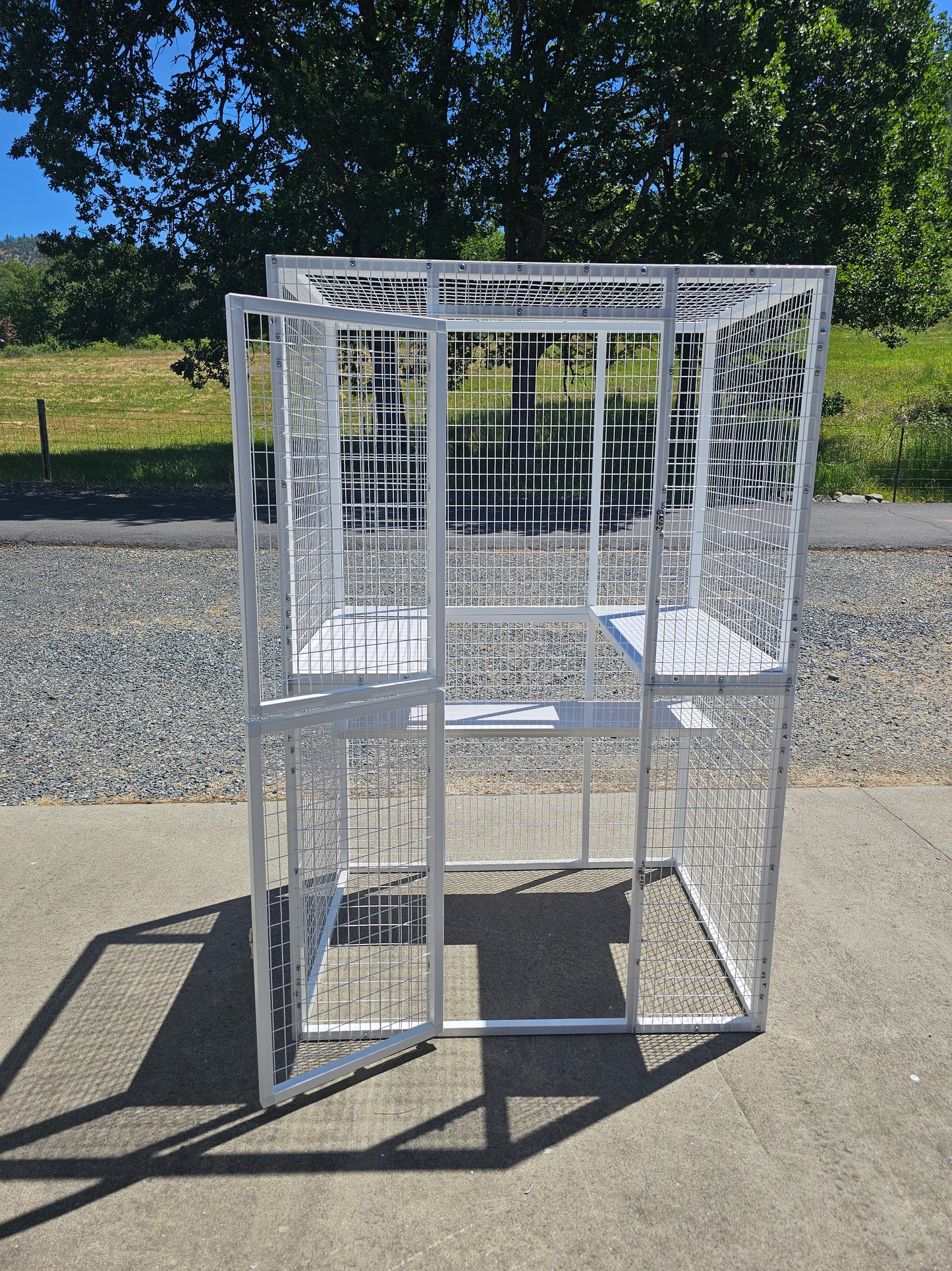 WALK-IN ENCLOSURE MODEL 510