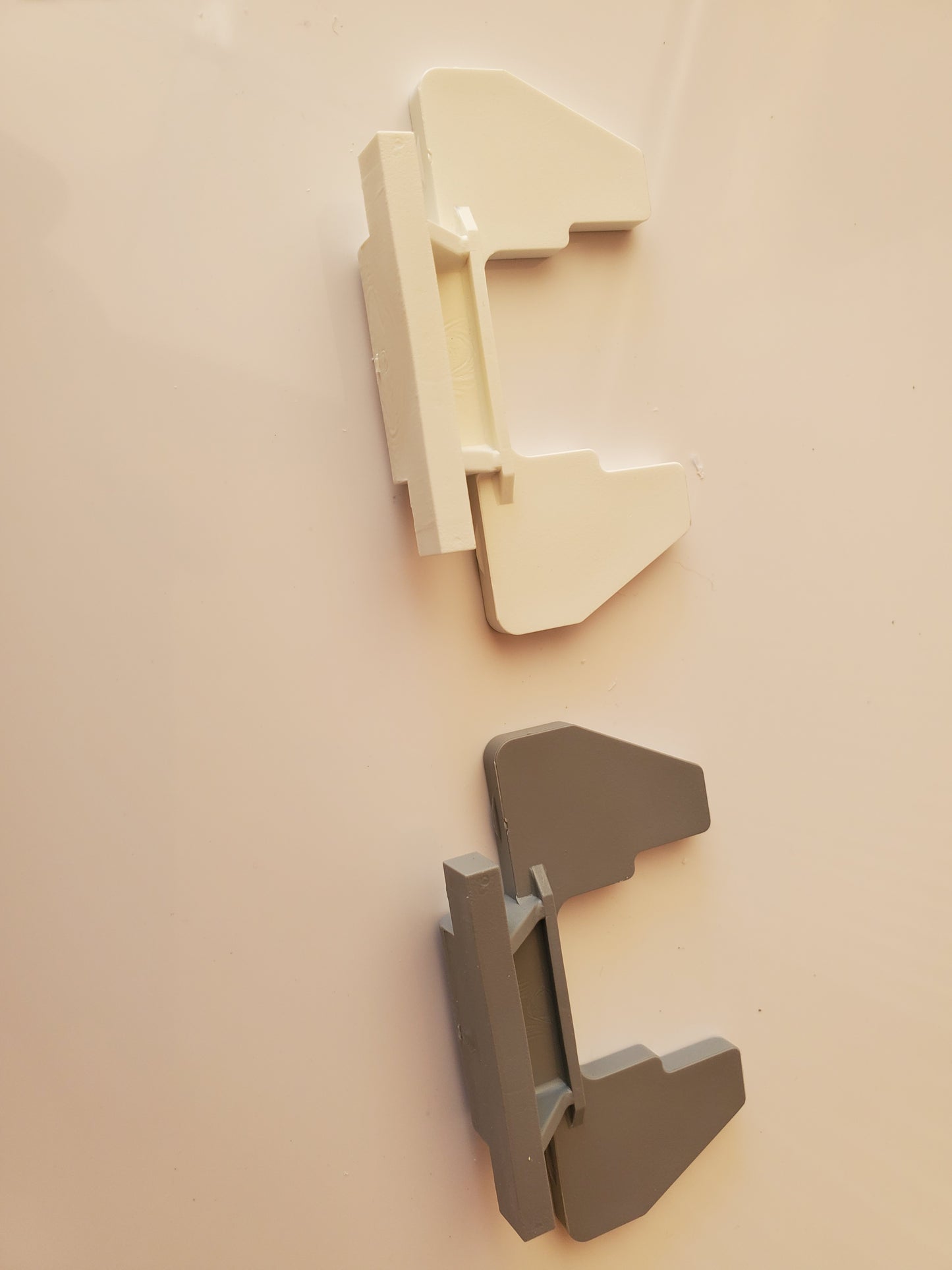 Flipper for vinyl latch