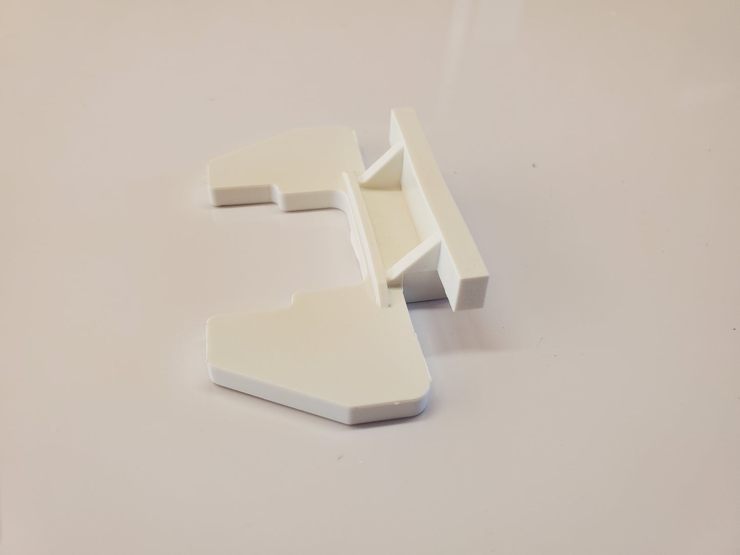 Flipper for vinyl latch