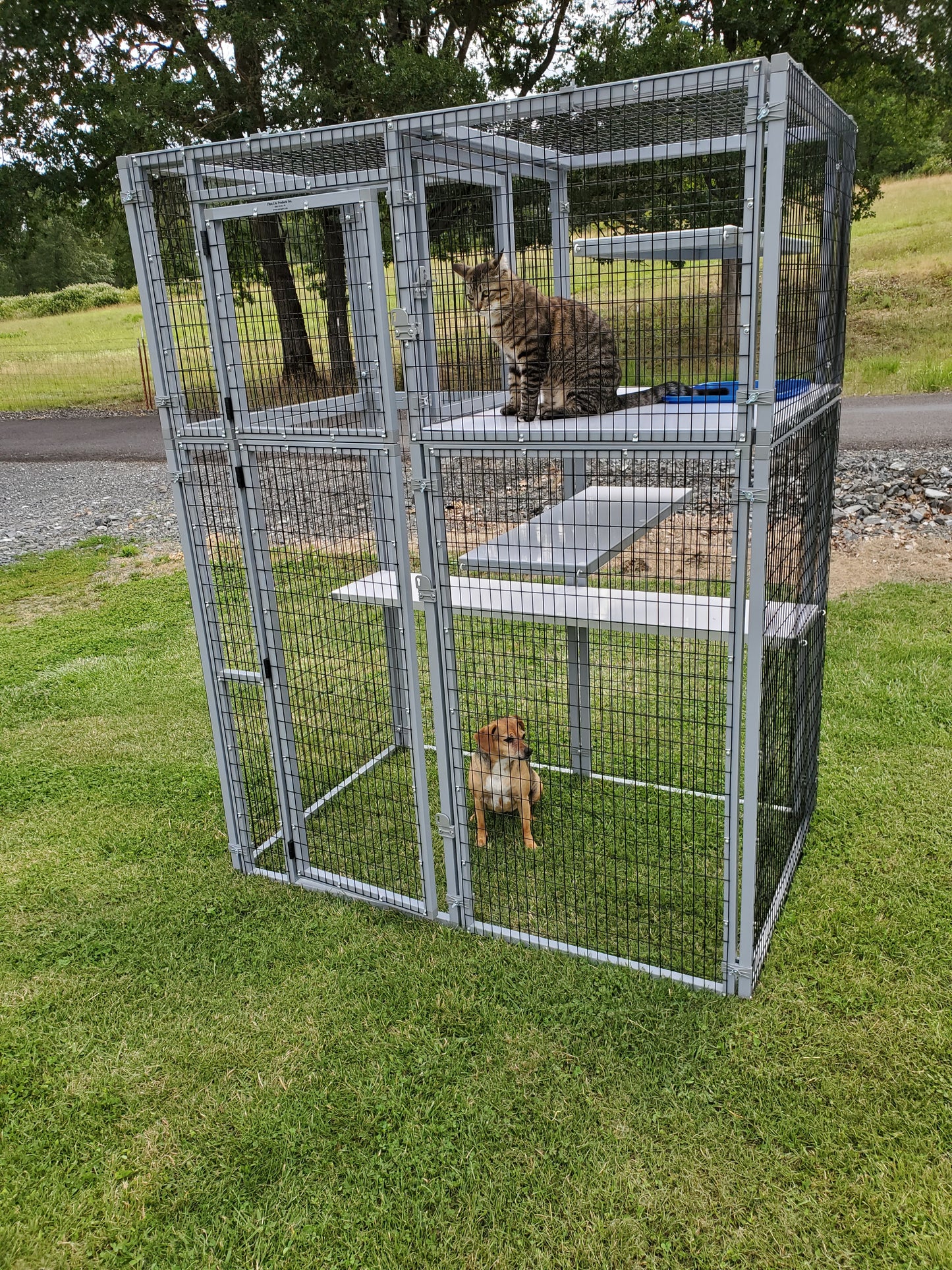 WALK-IN ENCLOSURE MODEL 535-A