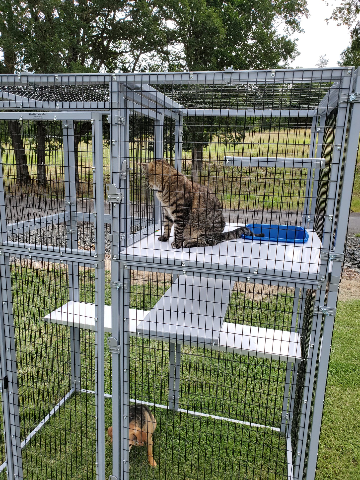 WALK-IN ENCLOSURE MODEL 535-A