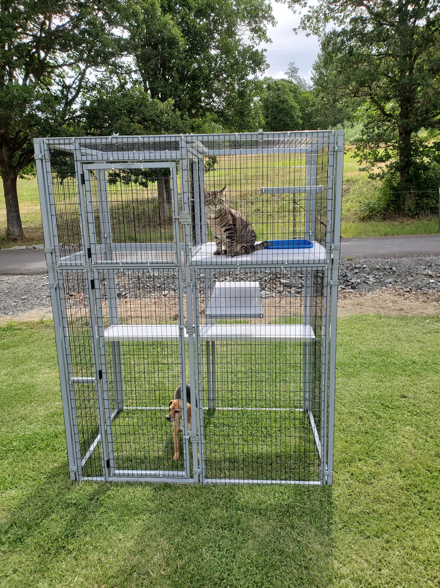 WALK-IN ENCLOSURE MODEL 535-A