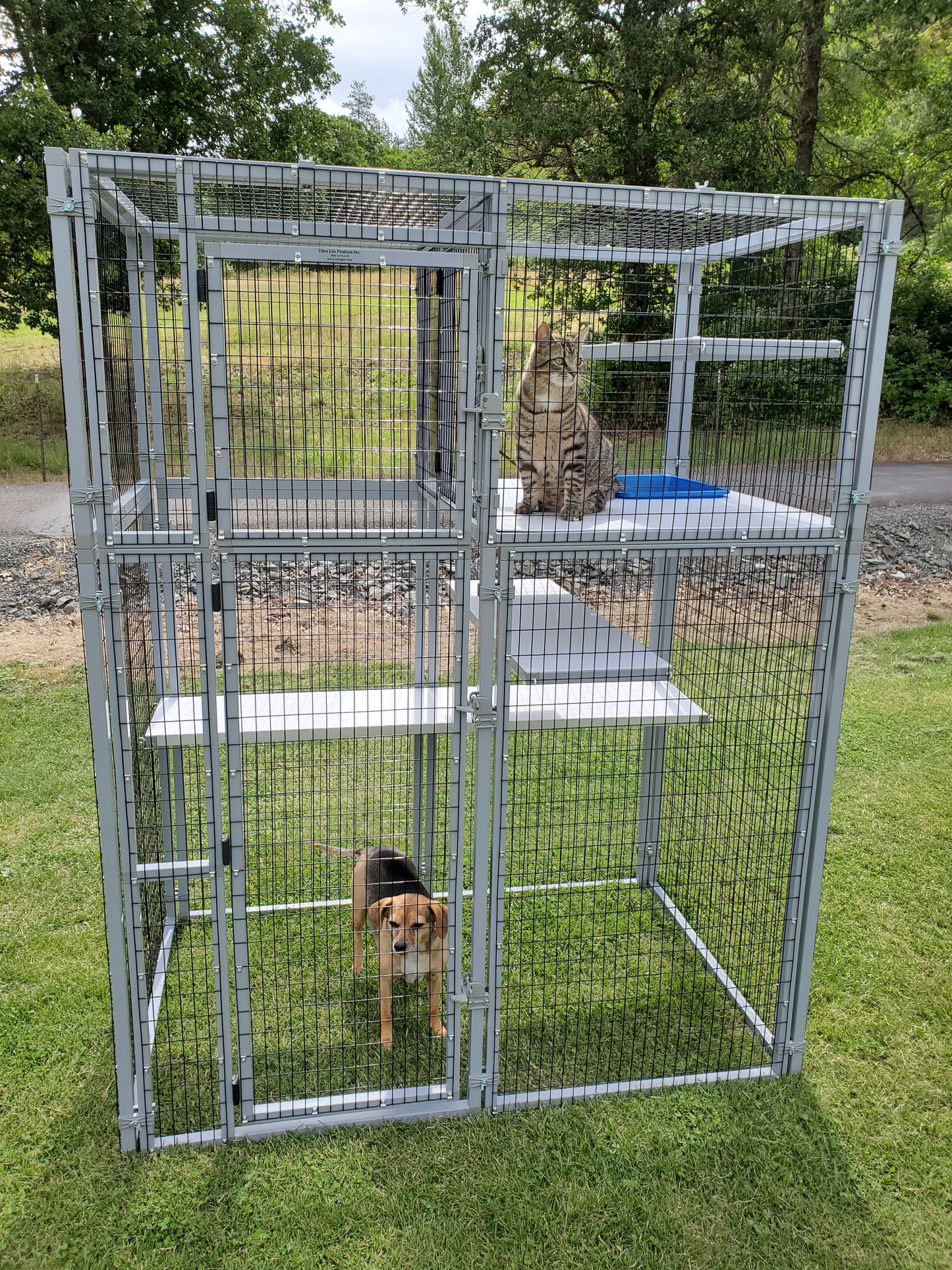 WALK-IN ENCLOSURE MODEL 535-A