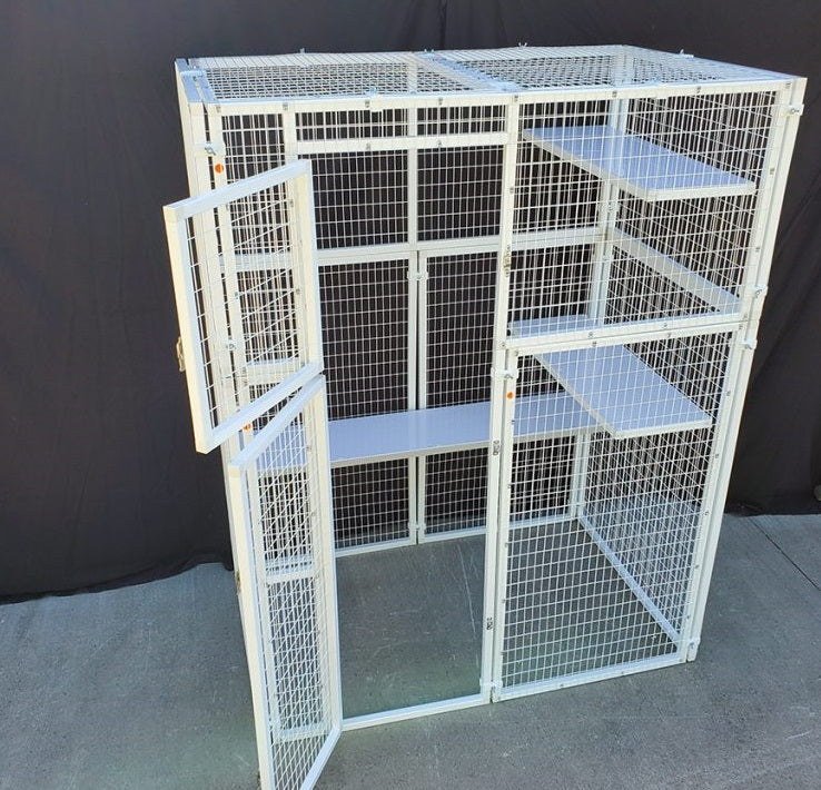 WALK-IN ENCLOSURE MODEL 535