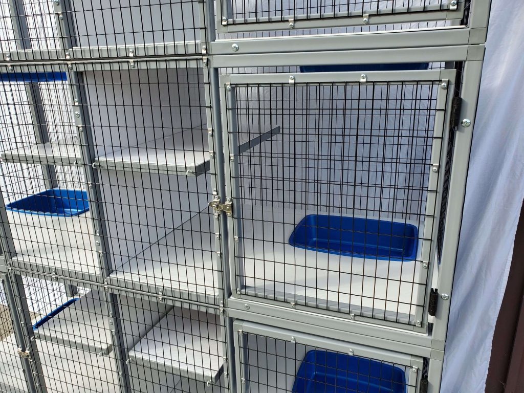 KITTY CONDO MODEL 490