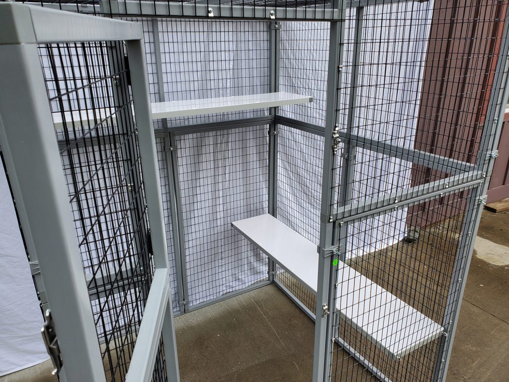 WALK-IN ENCLOSURE MODEL 560